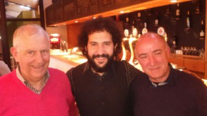 Foto de Ernesto Lopez con ganadores del Torneo